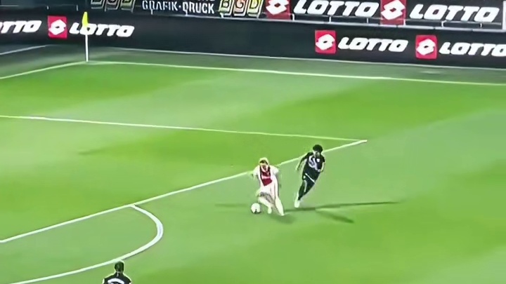 德容转身在狭小空间内的变向效率极高