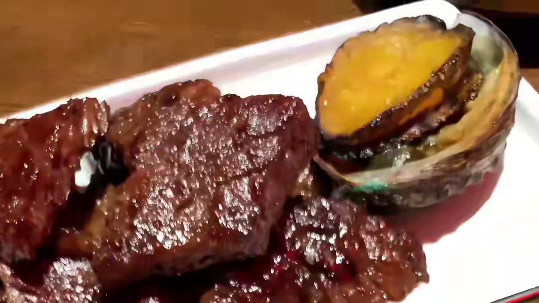 跟有趣的人吃烤肉真的会快乐加倍~