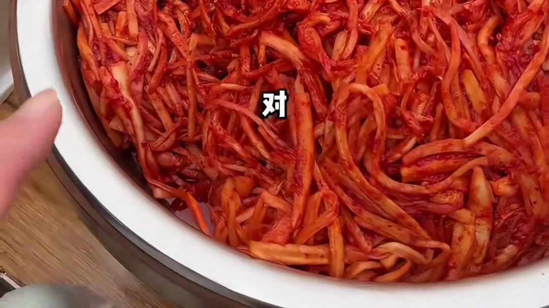 路边12块红烧肉盖饭，满满当当一大盒居然还有鸡腿！