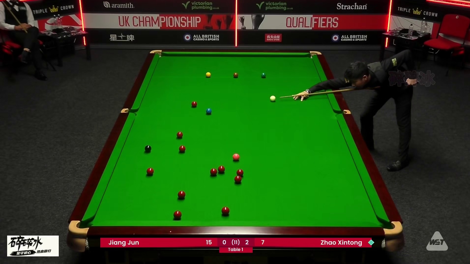 赵心童首战江俊，教科书式清台现场授课，球迷：真有前辈风范！