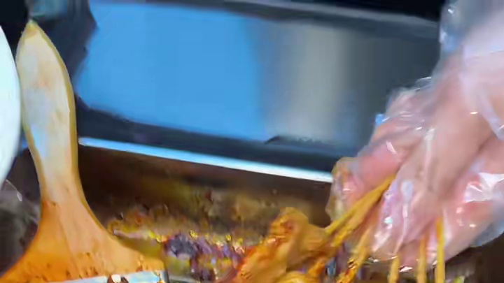 南昌街头偶遇特色里脊肉串！10元3串外酥里嫩好吃到停不下来