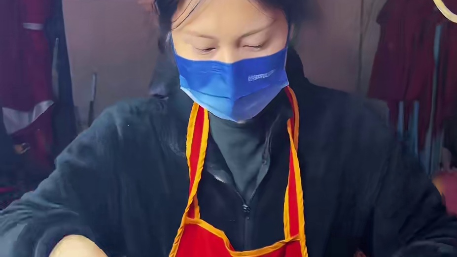 四块钱一个的烧饼夹凉粉，你们喜欢吃嘛？