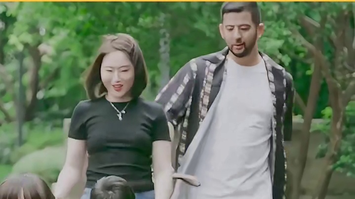 西北的沙漠种不出玫瑰，但你是我唯一的玫瑰