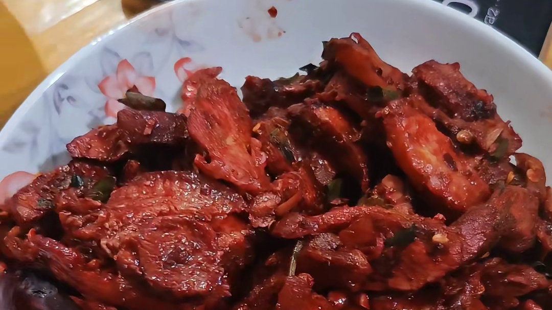 1. 贵州粉丝太热情！直接安排了一桌地道农家盛宴，香到流口水
2. 被贵州粉丝宠上天的一天！这场大吃