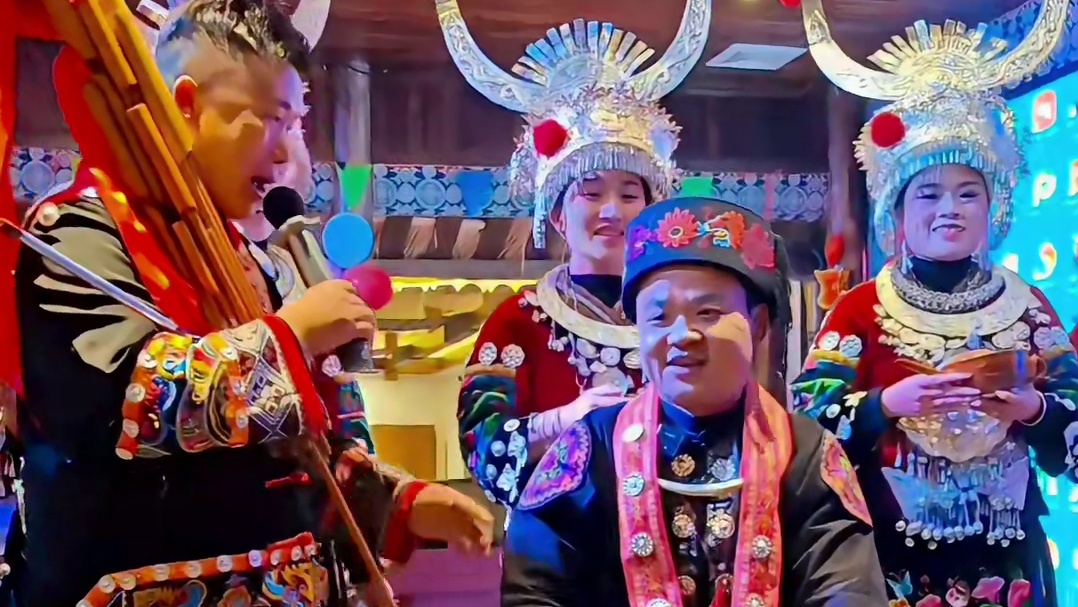 1. 苗王亲授最高礼遇！这场高山流水敬酒，喝的是千年苗家情