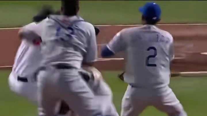 这是来踢球的吗？怎么干架了！#足球