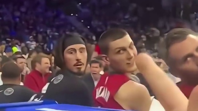 球迷向热火球员播报，勇士和热火交易细节