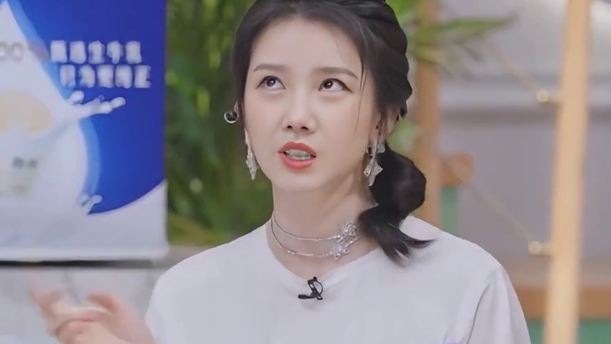 33岁的陈小纭提前步入老年生活，做瑜伽看诗经沈梦辰直呼吓人