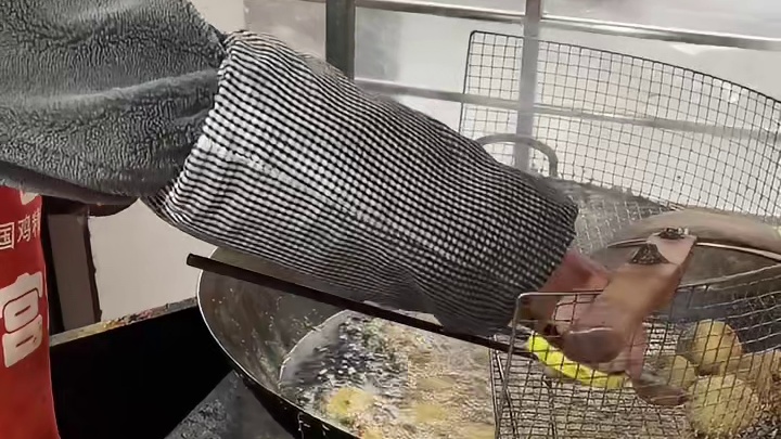 贵阳特色小吃豆腐圆子，外脆里嫩和灵魂折耳根辣椒水绝配