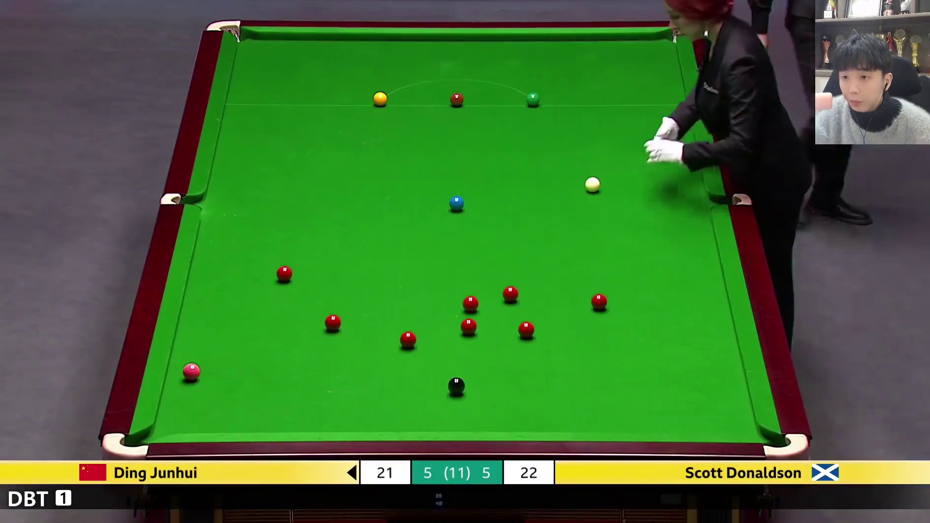 丁俊晖决胜局长台极限薄切，直击唐老鸭心脏，晋级英锦赛8强