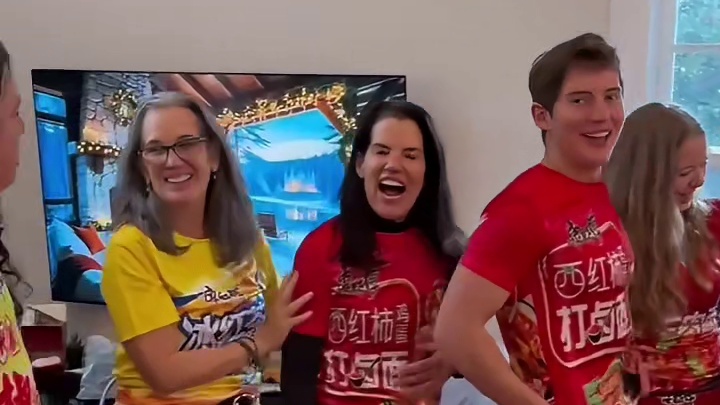 这衣服太奇葩了