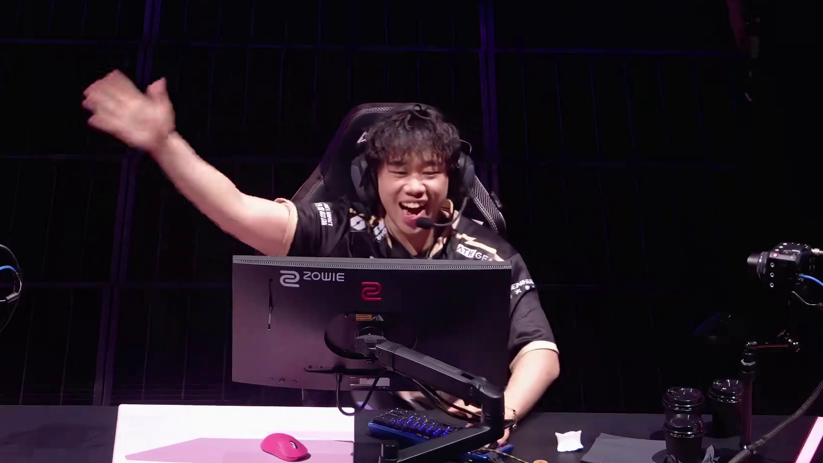 一扫颓势！狼队拿下手枪局！！！