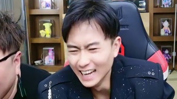 秃子残局还在指挥，结果对面提前投降 ，导致直接输三家 穿越火线流浪地