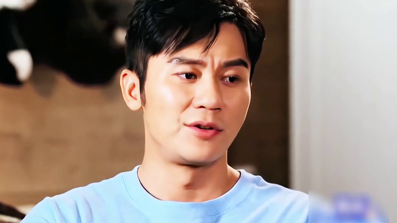 47岁李晨独居北京复式豪宅，不会点外卖用打车软件，过出了中年男人的缩影