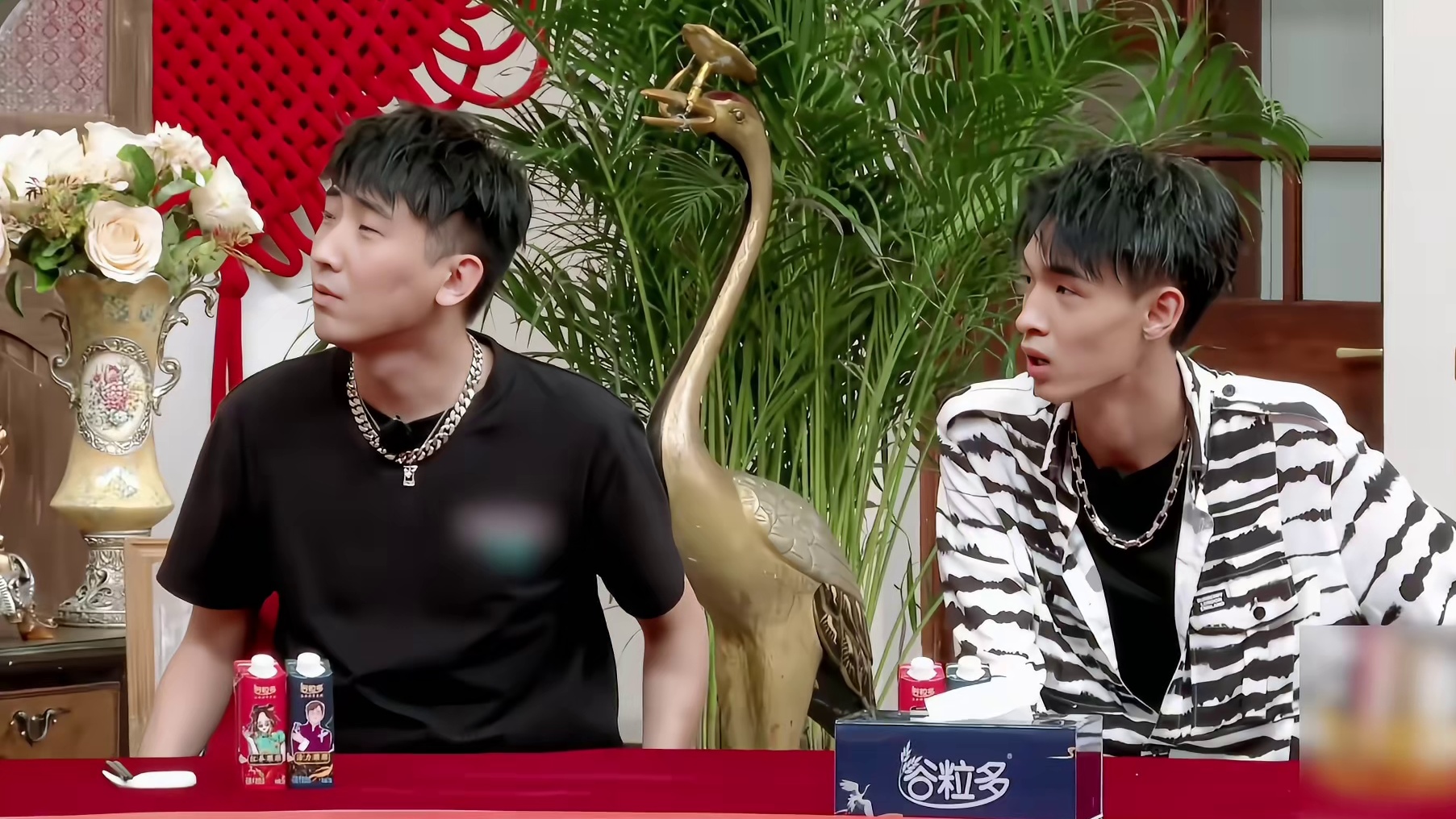 德云家宴选座犹如宫斗，座次选择暴露社内地位高低，秦霄贤的反应太真实