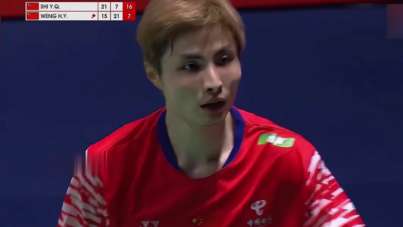 跌宕起伏！石宇奇2比1翁泓阳，晋级2025羽毛球世锦赛半决赛