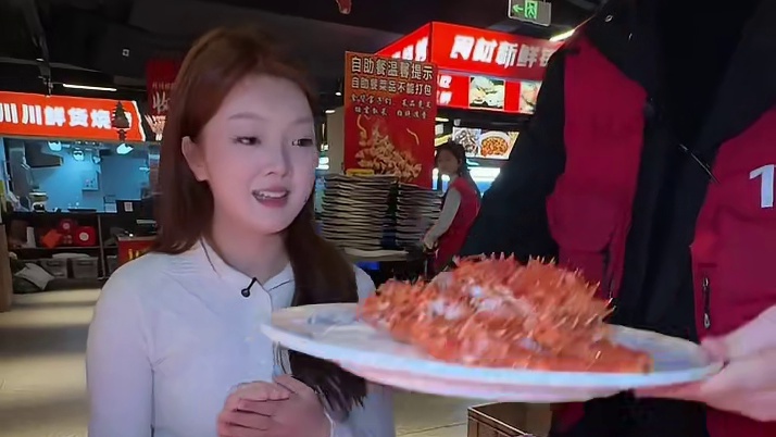 在成都只花298真的可以吃到吃帝王蟹 老虎蟹等等 你只要敢卖我就敢吃 视频左下角定位有团购快冲