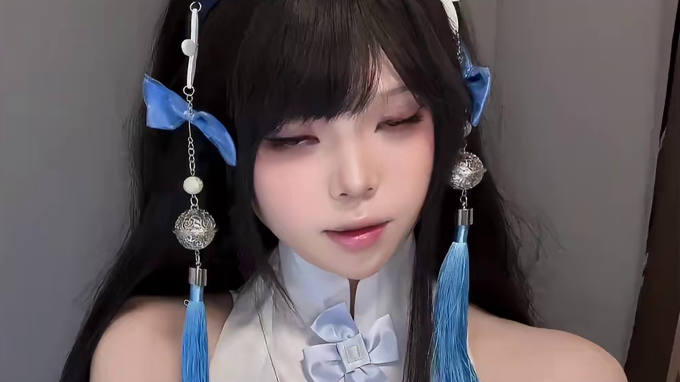 打王者遇见过一个很奇怪的人，他总喜欢说“带带我”可带飞全场的总是他。某次因为拿了妲己MVP发在朋友圈