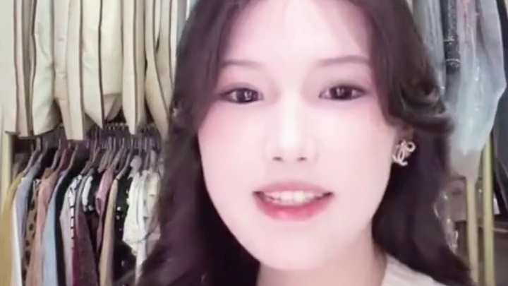 Mimi的露脸首秀，是个很可爱的女生呀