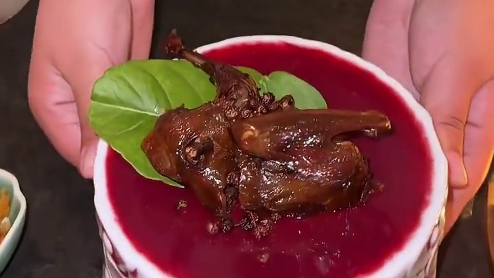 吃个火锅都能体验到穿越的仪式感，团年聚餐来这里真的是不错的选择