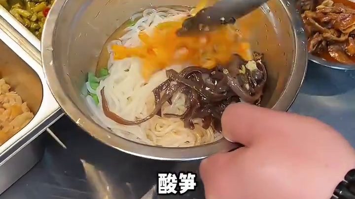 吃到了超正宗的螺蛳粉！