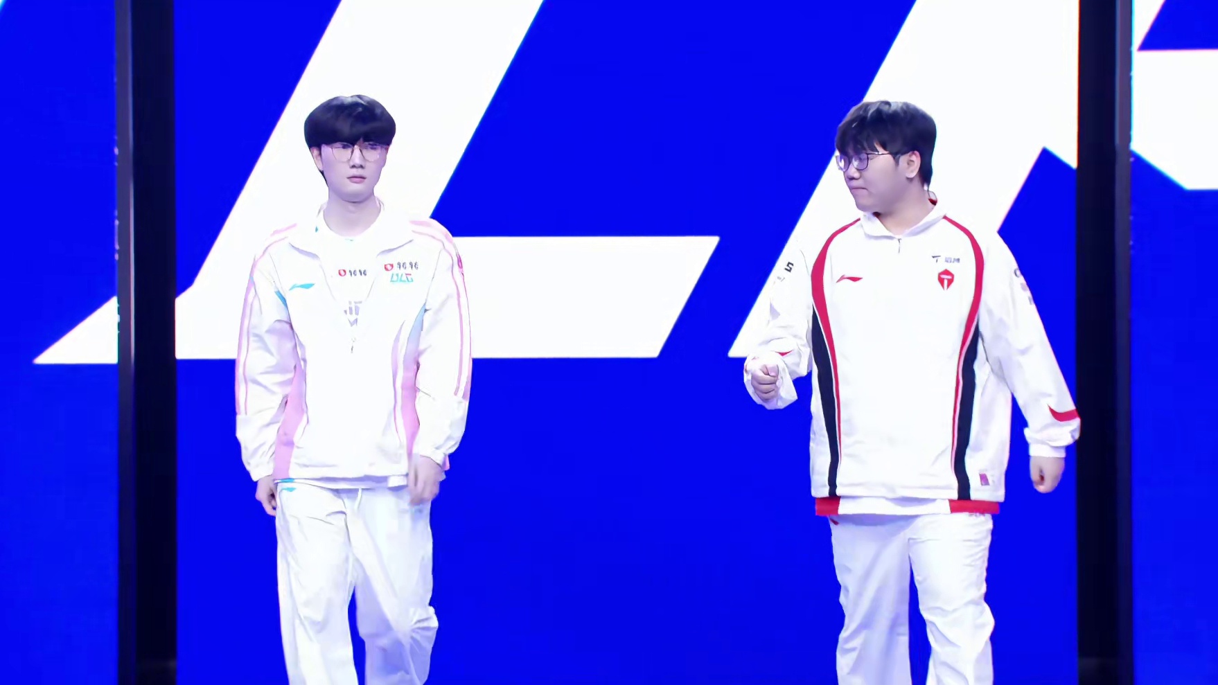 BLG vs TES双方进场