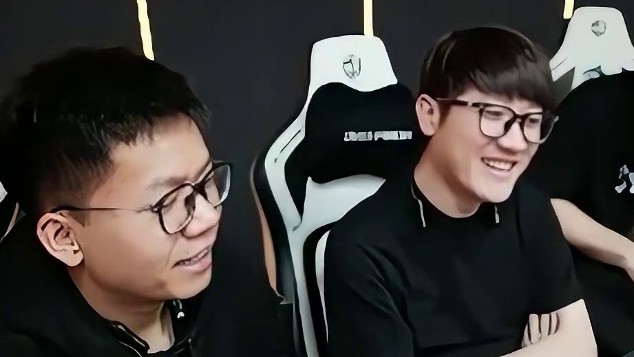 天王山脚之战最闪亮的一颗星，tyu先闪白自己再误伤队友，连续失误看得念旧老白绷不住