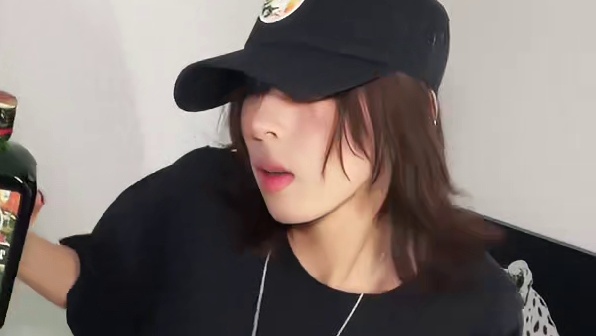 一起出界更锋芒吧 每个人都是独一无二的，我们都不该被定义，做独属于“我”的自己，出界更锋芒