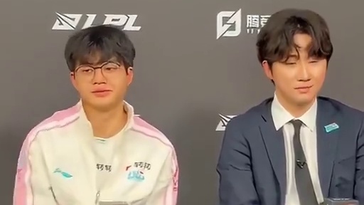 刚看完Daeny的败者群访，以前那个开朗大男孩消失不见，丹大人眼里没有光了，肉眼可见的沮丧。 至于C