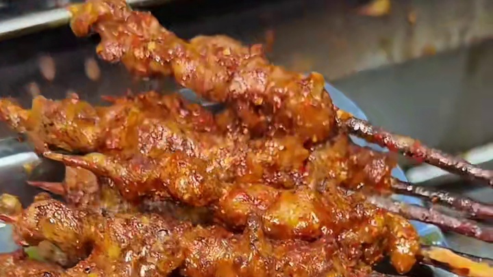 隐藏在深圳巷子里的炭火烤的猪蹄，味道简直绝了！