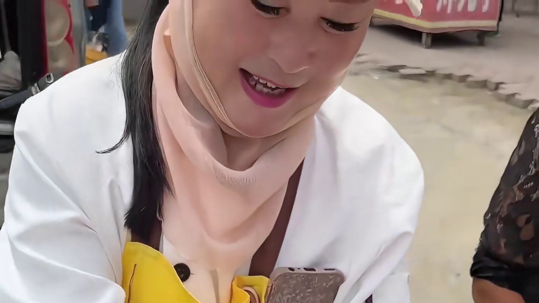 东北盒饭只卖12块还能无限续菜，它不要命啦！