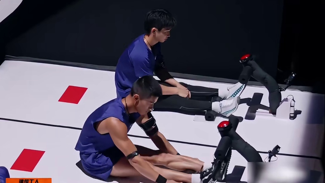 导演临时喊建筑工人来凑数，他却在体能比拼中坚持到最后，让所有人都刮目相看