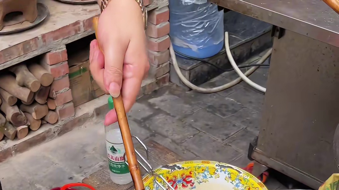 街头现做的瓢儿粑  小时候的味道～