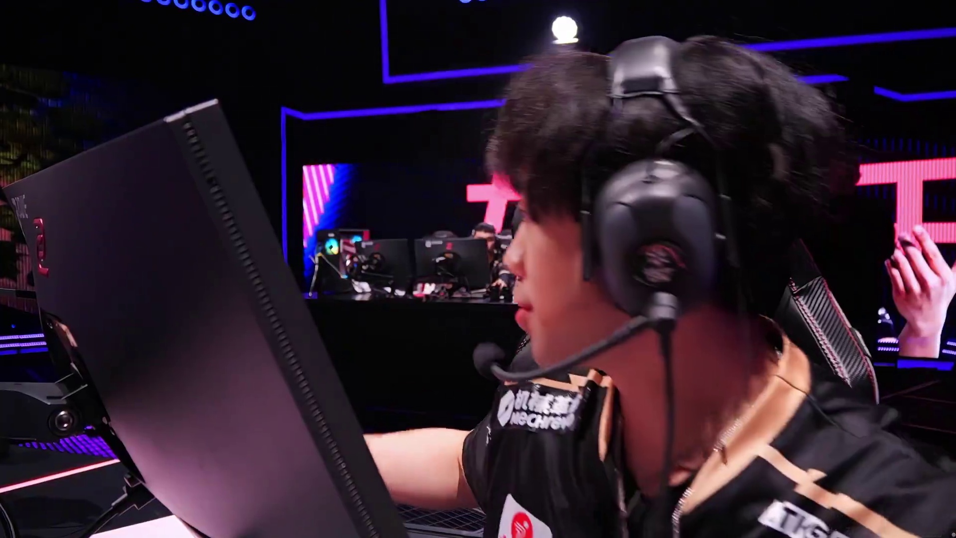 小肥阅读了！jowa小肥双人五杀拿下手枪局！！！