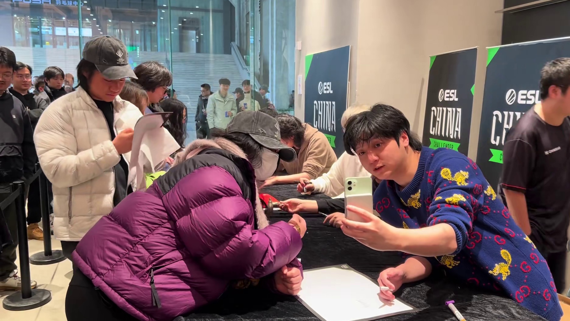 再别说了，yang神已 归来！ Esl中国区挑战者联赛 YB战队签名会现场，怎么找Yang神签名的全