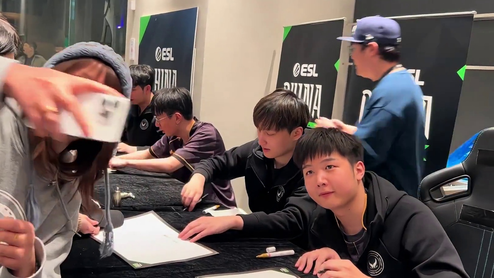 Esl中国区挑战者联赛 线下第二天 XG签名会现场