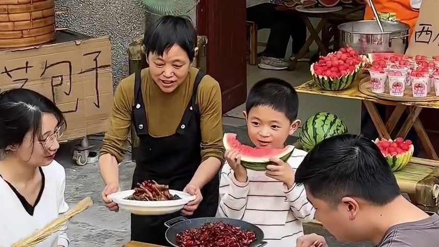 在长沙！吃到了最幸福的苍蝇小馆！有点难找，但巨好吃