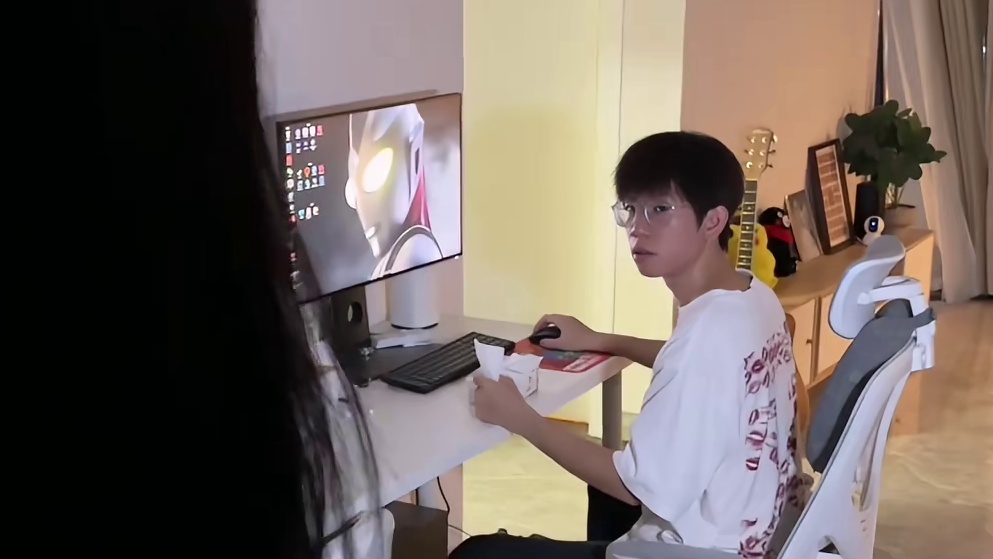 回来也不提前说声！