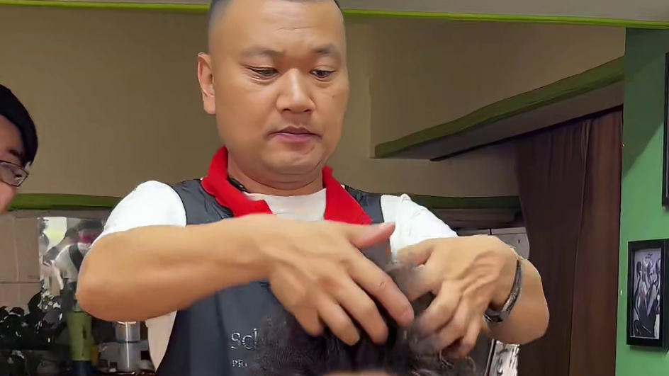 新发型是不是和他很配？