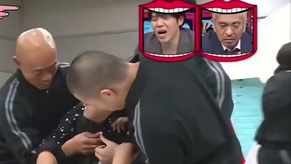 连续十分钟的挠痒痒。