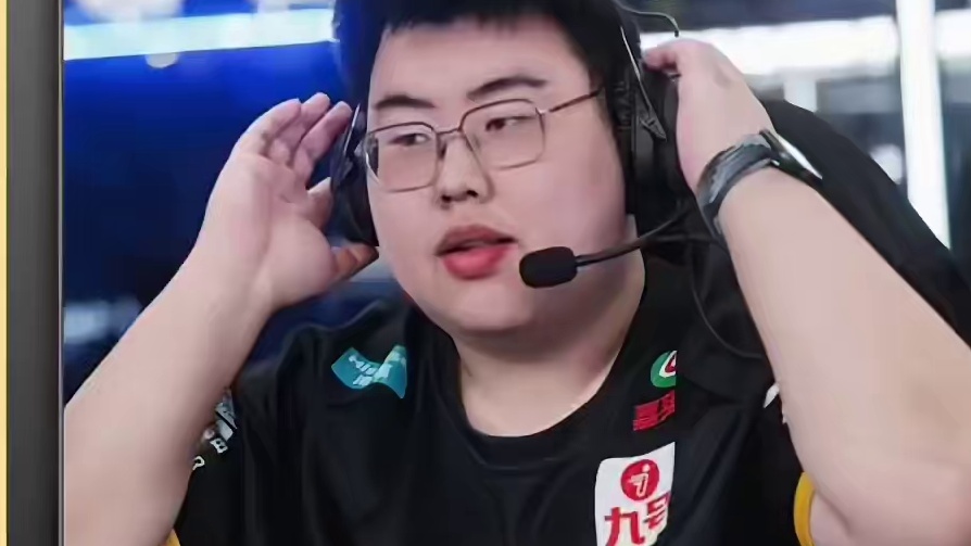 大黄评价要是小胖在狼队竞争不过皖皖直接去JDG把无双的首发顶掉吧