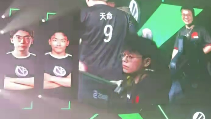 恭喜YB 在Esl中国区挑战者联赛败者组决赛中 2:0 战胜VG，比赛结束现场高呼：Yang神！Ya