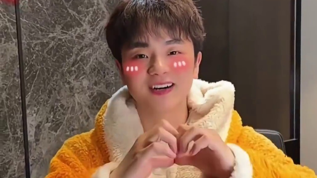 红人杯投票 就拜托了