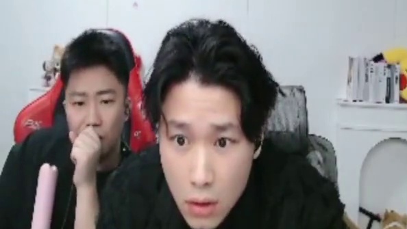 各大职业选手们看，Doo残局极限反应拆包狙人！全员看的卧槽！ #