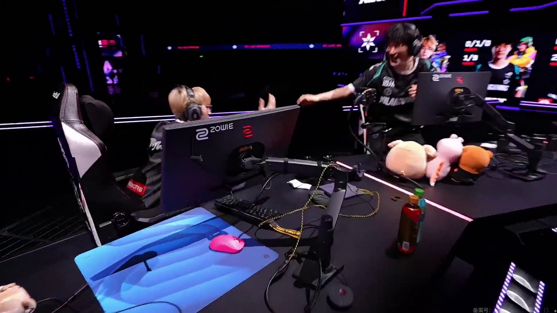 happywei一人成军！中路开转五杀杀完了！！！