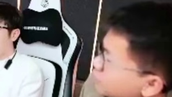 嘉伟港口打出20-2逆天战绩，白老板当场喊话嘉伟赶快来白鲨