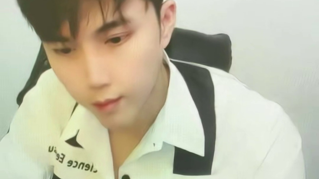 打王者吗，又菜又爱玩那种。