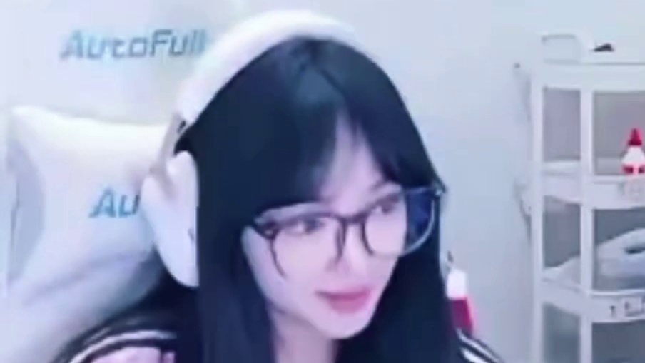 各大职业主播们看，AG2：1战胜EDG港口，嘉伟突破干了20个太猛了