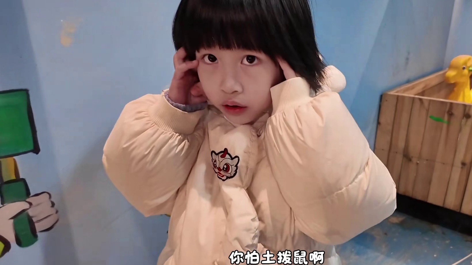 我女儿竟然在玩迷你世界！ 你们嫂子终于有时间剪视频啦！