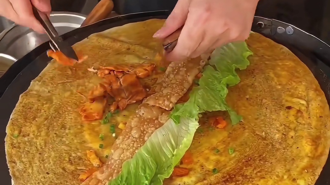 河南校门口老式烩菜，10块一份还送两个馒头，这份量震惊一整天